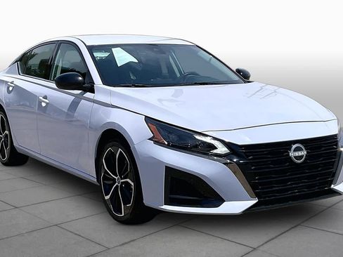 Used 2024 Nissan Altima 2.5 SR FWD image 3