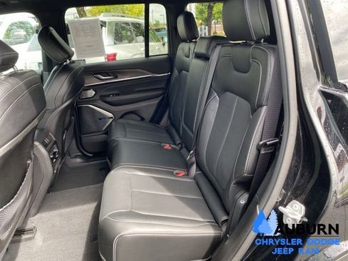Used 2023 Jeep Grand Cherokee Overland AWD/4WD image 23