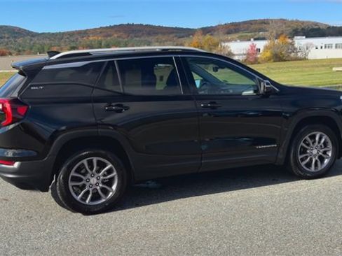 Used 2023 GMC Terrain SLT image 8