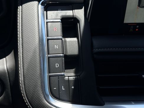 Used 2023 Chevrolet Tahoe Premier w/ Advanced Technology Package AWD/4WD image 21