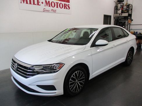 Used 2021 Volkswagen Jetta SE FWD image 3