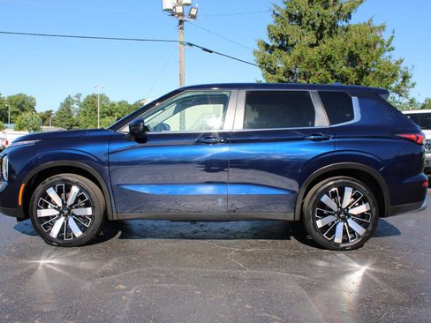 Used 2025 Mitsubishi Outlander SE FWD image 12