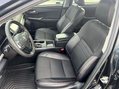 Used 2015 Toyota Camry SE image 11