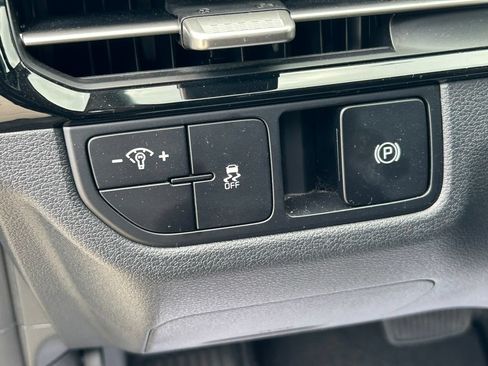 Used 2026 Kia Sportage LX FWD image 23