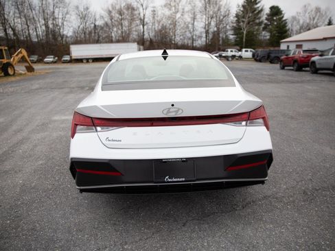 Used 2025 Hyundai Elantra SEL image 4