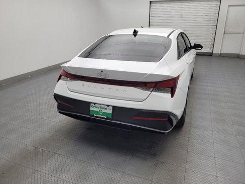 Used 2025 Hyundai Elantra SE image 7