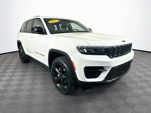 Certified 2023 Jeep Grand Cherokee Altitude AWD/4WD image 2