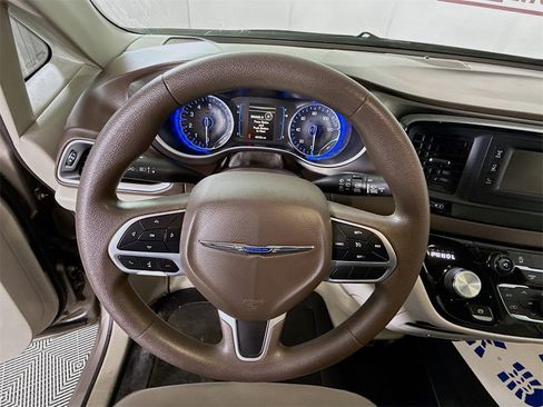 Used 2017 Chrysler Pacifica Touring Plus image 19