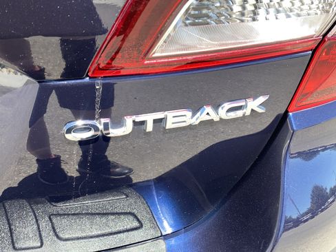 Used 2018 Subaru Outback 2.5i Limited AWD/4WD image 23