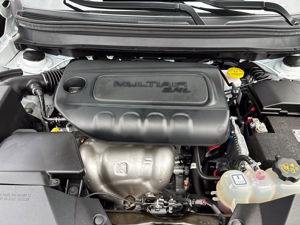 Used 2023 Jeep Cherokee Altitude Lux w/ Mopar Interior Package AWD/4WD image 33