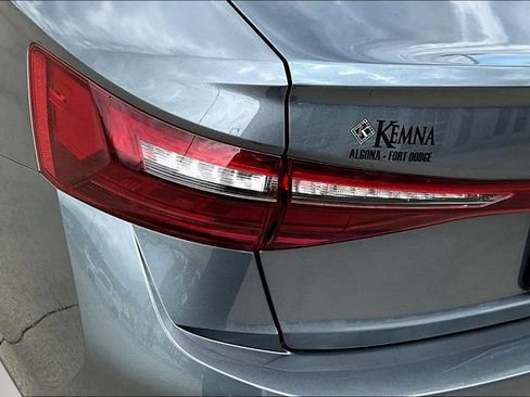 Used 2025 Volkswagen Jetta SE FWD image 21