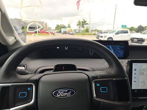 Used 2025 Ford Expedition Active AWD/4WD image 17