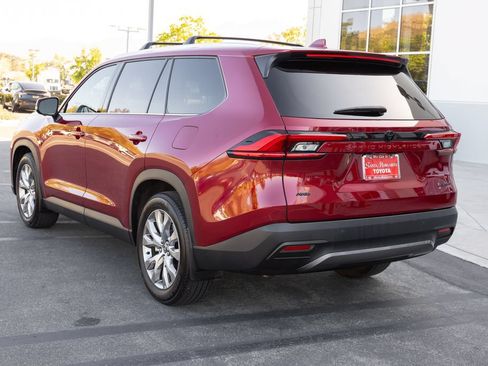 Certified 2024 Toyota Grand Highlander AWD image 7
