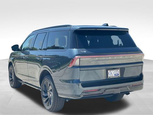 New 2026 Lincoln Navigator Reserve w/ Jet Appearance Package AWD/4WD image 3