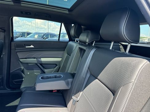 Used 2023 Volkswagen Atlas Cross Sport SEL AWD/4WD image 35