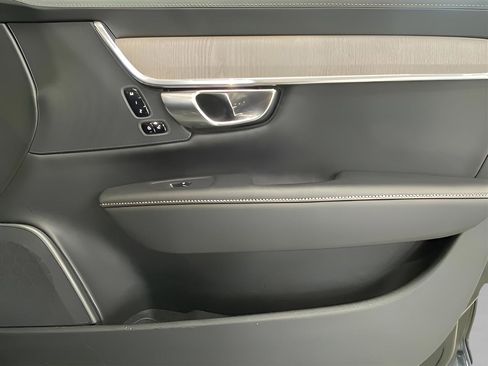 Used 2022 Volvo V90 B6 Cross Country image 15