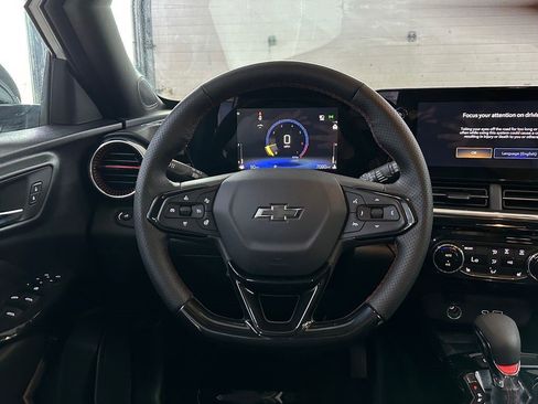 Certified 2025 Chevrolet Trax RS w/ Sunroof Package FWD image 12