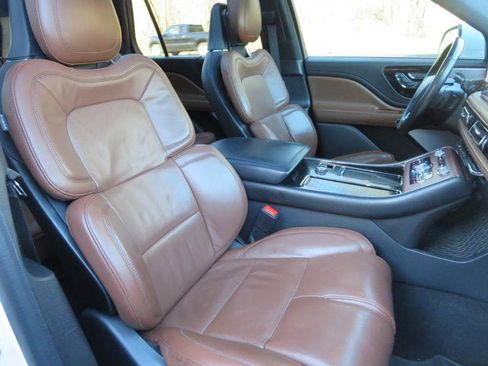 Used 2022 Lincoln Aviator Reserve w/ Equipment Group 201A AWD/4WD image 21