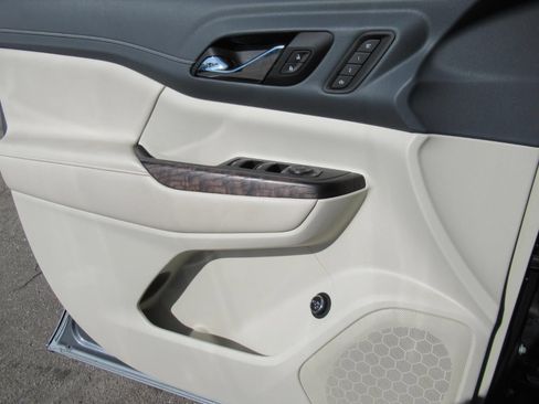 Used 2021 GMC Acadia Denali w/ Denali Technology Package FWD image 20