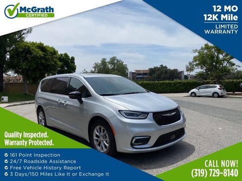 Used 2026 Chrysler Pacifica Limited FWD image 1