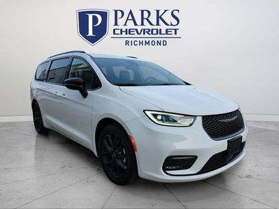 Used 2025 Chrysler Pacifica Limited