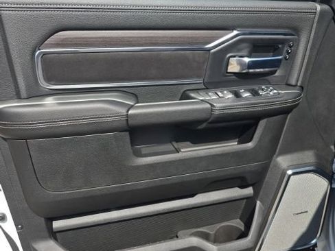 New 2026 RAM 2500 Laramie AWD/4WD image 9