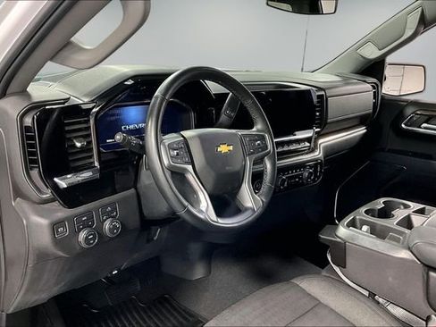 Used 2023 Chevrolet Silverado 1500 LT AWD/4WD image 17