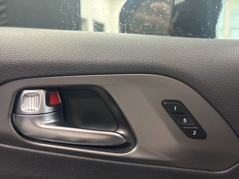 Used 2025 Chrysler Pacifica Select image 24