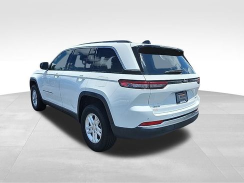 Certified 2023 Jeep Grand Cherokee Laredo image 9