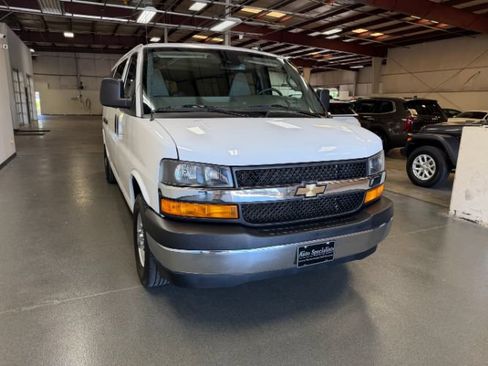 Used 2024 Chevrolet Express 3500 LT w/ LT Preferred Equipment Group RWD image 6