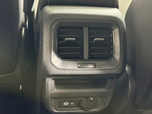 Used 2023 Volkswagen Tiguan SE w/ Panoramic Sunroof Package image 25