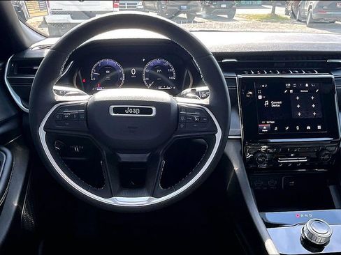 Used 2024 Jeep Grand Cherokee L Laredo w/ Luxury Tech Group I image 5