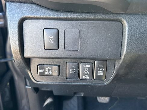 Used 2021 Toyota Tacoma TRD Off-Road w/ Technology Package AWD/4WD image 31