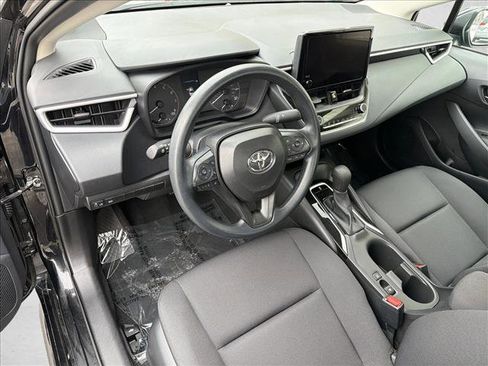 Used 2025 Toyota Corolla LE image 13