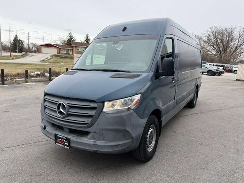 Used 2019 Mercedes-Benz Sprinter 170 image 2