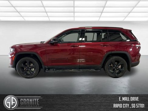 Used 2025 Jeep Grand Cherokee Limited w/ Black Appearance Package AWD/4WD image 3