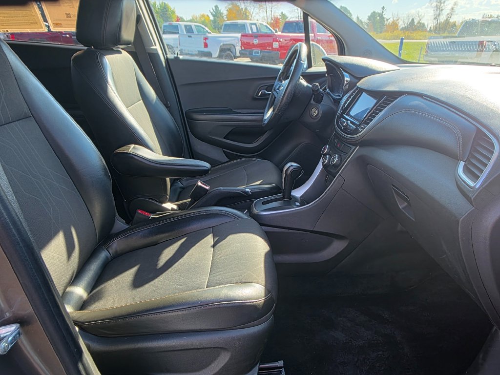 Used 2021 Chevrolet Trax LT AWD/4WD image 23