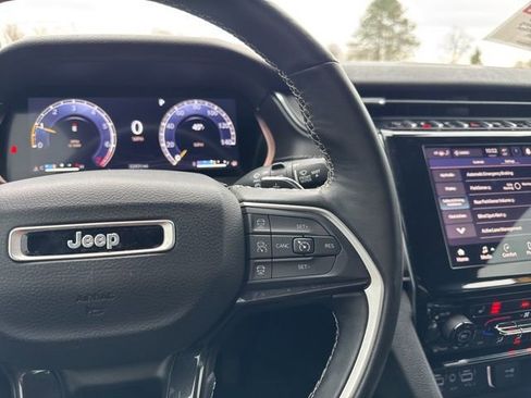 Used 2022 Jeep Grand Cherokee Altitude AWD/4WD image 17