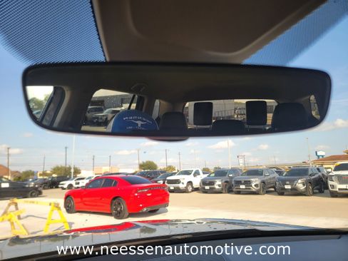 Used 2024 Volkswagen Atlas SE image 27