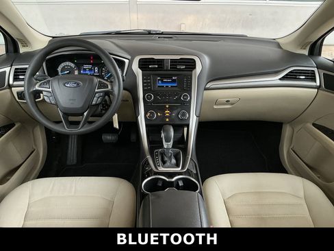 Used 2015 Ford Fusion SE image 4