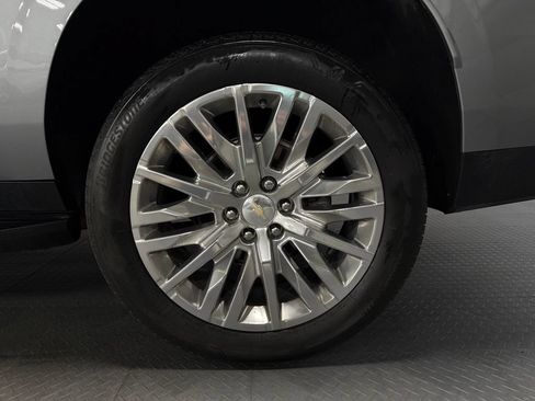 Used 2023 Chevrolet Suburban LT w/ LT Signature Package AWD/4WD image 7