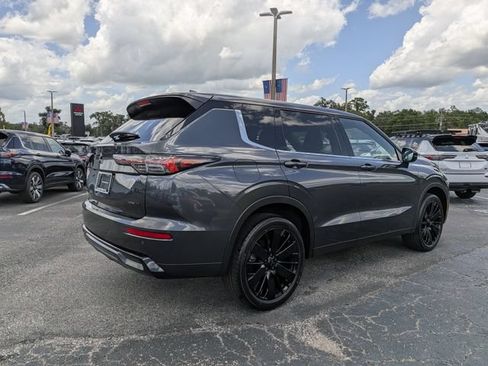 New 2026 Mitsubishi Outlander LE FWD image 3