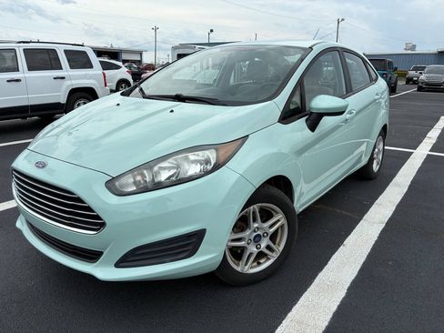 Used 2017 Ford Fiesta SE FWD image 3