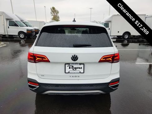 Used 2024 Volkswagen Taos SE image 6