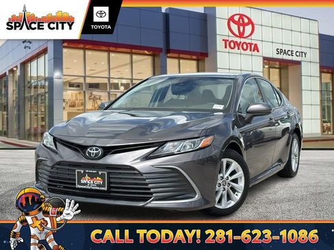 Used 2022 Toyota Camry LE FWD image 1