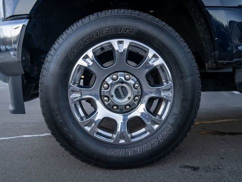 Used 2022 Ford F250 Lariat w/ Chrome Package image 2