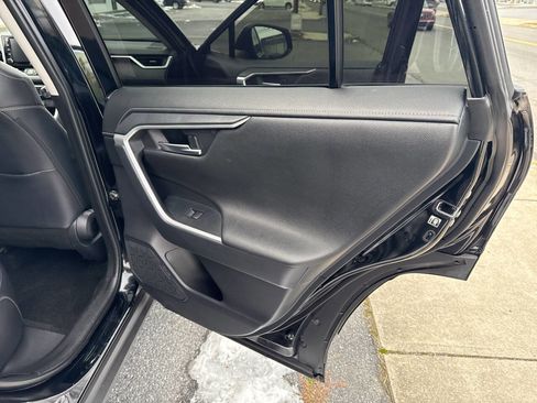 Used 2019 Toyota RAV4 Limited w/ Advanced Technology Package image 11