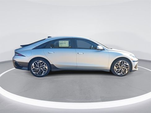 New 2025 Hyundai Ioniq 6 SEL image 4