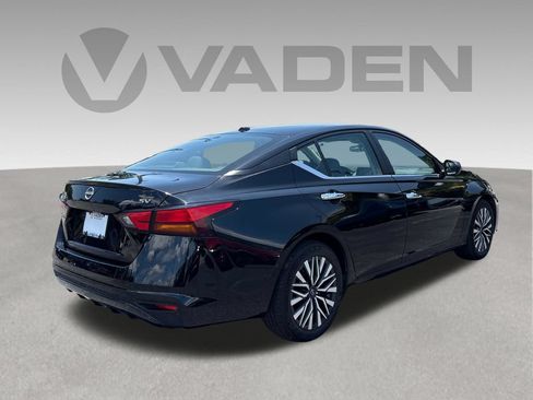 Used 2024 Nissan Altima 2.5 SV FWD image 22