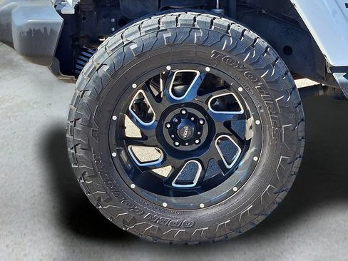 Used 2013 Jeep Wrangler Unlimited Sahara w/ Dual Top Group AWD/4WD image 9